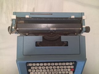 Máquina de escribir Olivetti Studio 46 azul