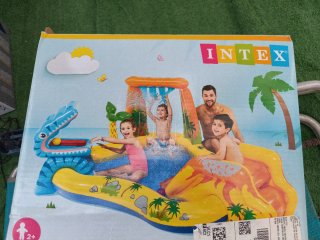 Piscina hinchable Intex con tobogán