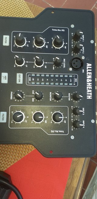 Consola DJ Allen & Heath Xone:23