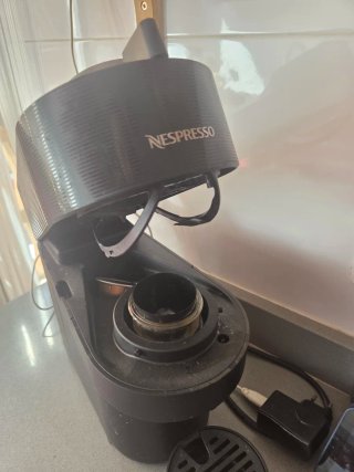 Cafetera Nespresso Vertuo Negra