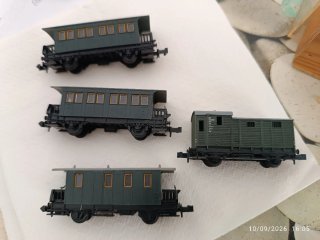 3 coches de época y furgón 2 ejes