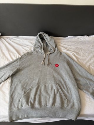 Sudadera Carhartt Gris con Corazón Rojo