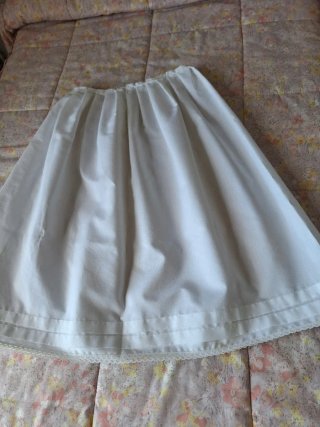 Can can o forro para vestido o traje regional