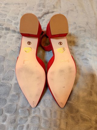 Scarpe rosse con tacco e cinturino