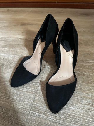 Tacones negros de ante