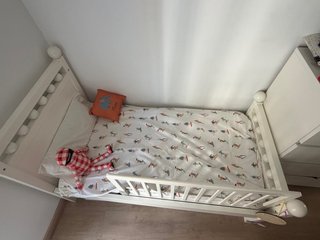 Cama infantil convertible en cuna grande