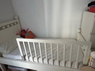 Cama infantil convertible en cuna grande