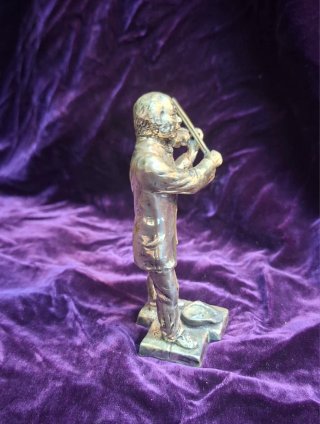 Figura violinista vintage metálica