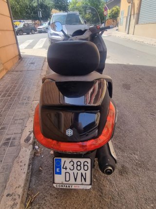 Piaggio X8 250 i.e. Negra
