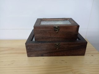 Cajas de madera con tapa de cristal