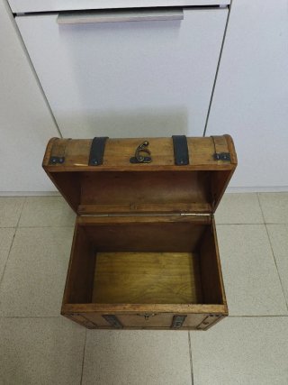Caja de madera decorativa