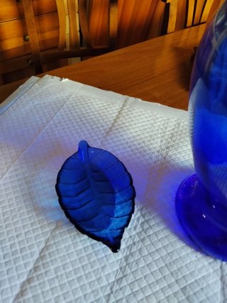 Vaso e posacenere in vetro soffiato blu
