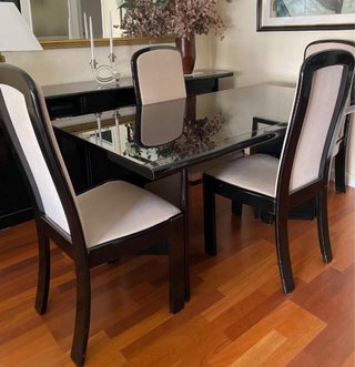 Mesa de comedor lacada negra con cristal