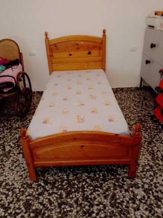 Cama infantil de madera