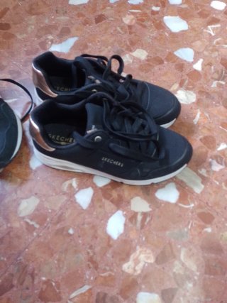 Zapatillas Nike y Skechers Talla 36