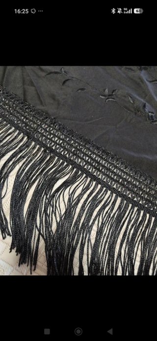Manton Flamenco Negro con Flecos