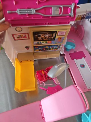 Ambulancia de juguete Barbie