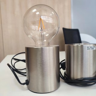 Lámpara de mesa estilo globo