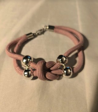 Pulsera Cuerda Rosa con Bolas Plateadas