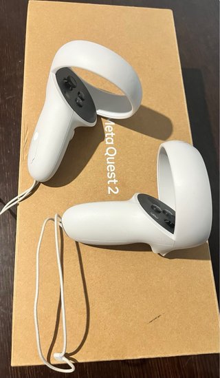 Meta Quest 2 VR visore e controller