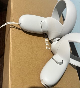 Meta Quest 2 VR visore e controller