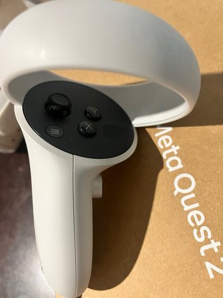 Meta Quest 2 VR visore e controller