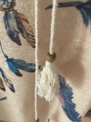Blusa con stampa piume e acchiappasogni