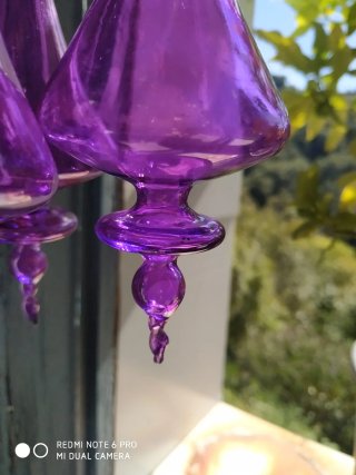 3 adornos de cristal morado
