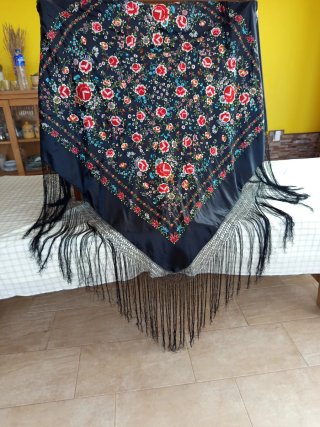 Mantón de Manila Bordado a Mano como nuevo