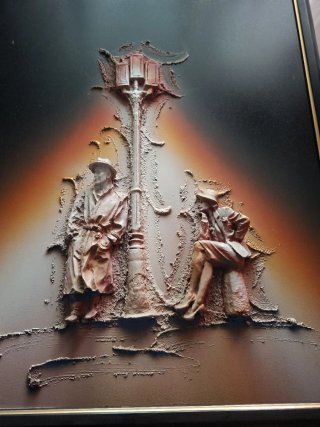 Cuadro relieve figuras y farola