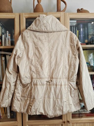 Chaquetón beige con brillo discreto T-48