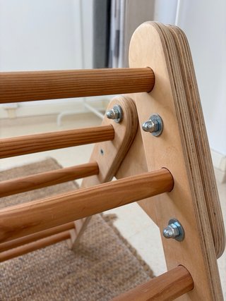 Triángulo Pikler madera artesanal