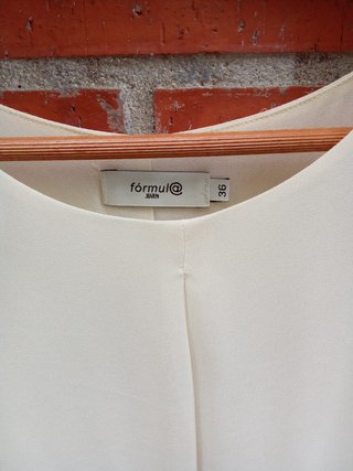 Vestido corto Fórmula Joven crema