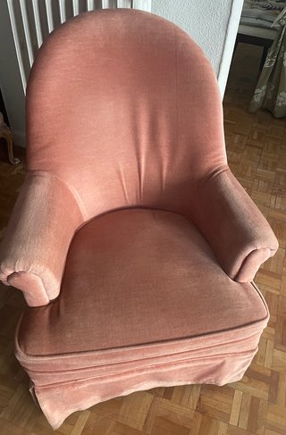 Sillón rosa de terciopelo y silla juego para pies