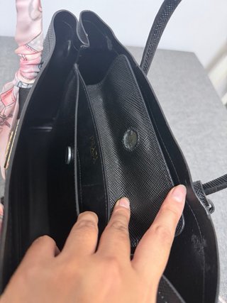 Bolso Tote Prada Negro con Pañuelo Rosa