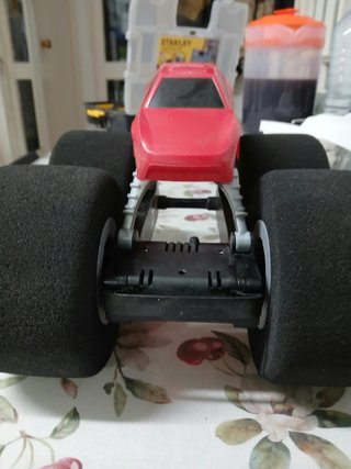 Coche radiocontrol todoterreno rojo