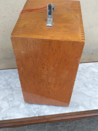 Antigua caja maleta de madera