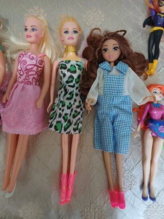 Lotto bambole Barbie e altre usate