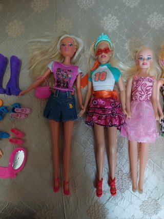 Lotto bambole Barbie e altre usate
