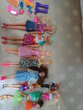 Lotto bambole Barbie e altre usate