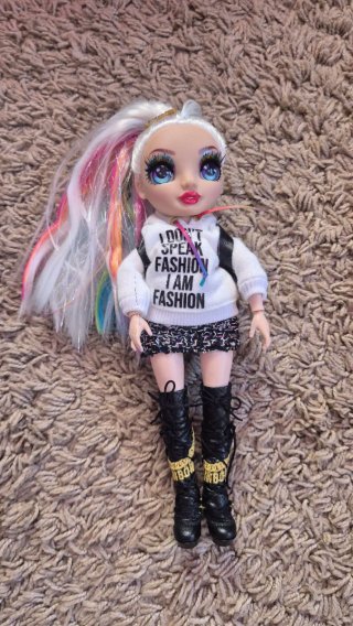 Muñeca Rainbow High Amaya Raine