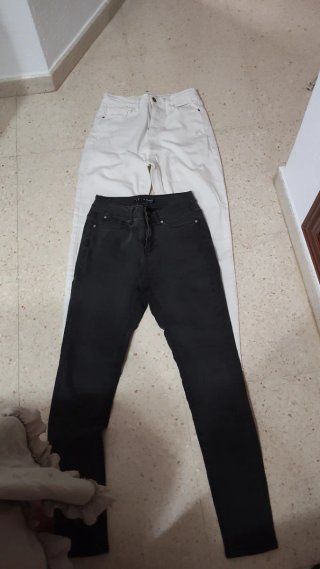 Pantalones pitillo Stradivarius blancos y negros