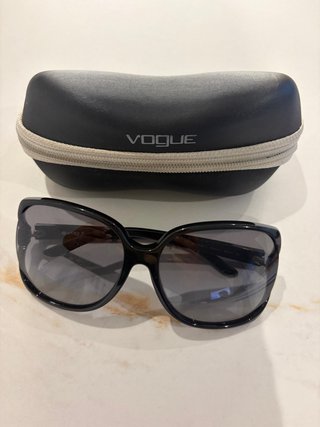 Gafas de sol Vogue negras y grises