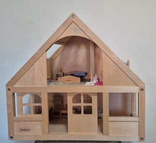 Casa de muñecas de madera Beeboo