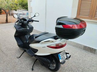 Suzuki Burgman UH 125cc Scooter