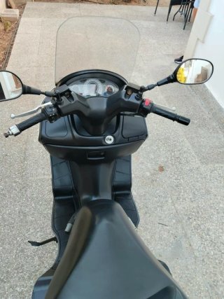 Suzuki Burgman UH 125cc Scooter