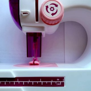 Máquina de coser infantil (piezas) con accesorios