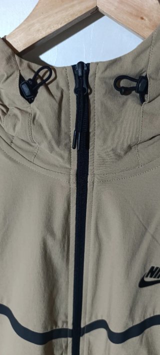 Chaqueta cortavientos impermeable Nike beige