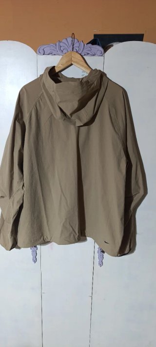Chaqueta cortavientos impermeable Nike beige
