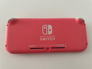 Nintendo Switch Lite Coral con molti giochi